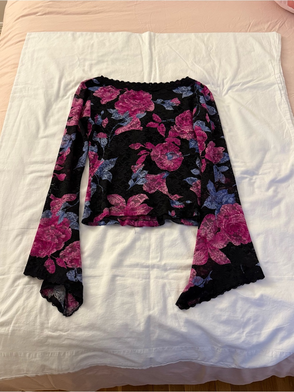 Cache Black & Pink Floral Lace Blouse
Size M - Picture 3 of 5